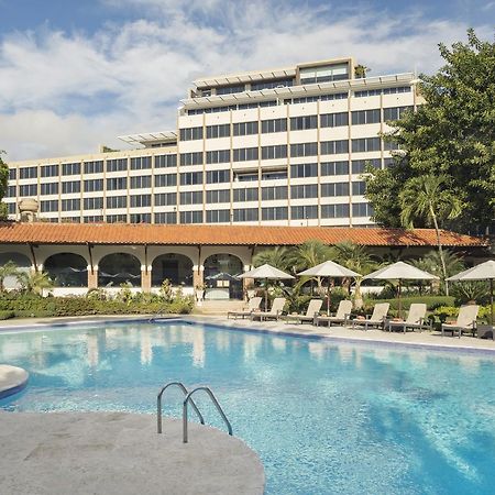 El Embajador, A Royal Hideaway Hotel Σάντο Ντομίγκο Εξωτερικό φωτογραφία The hotel's swimming pool