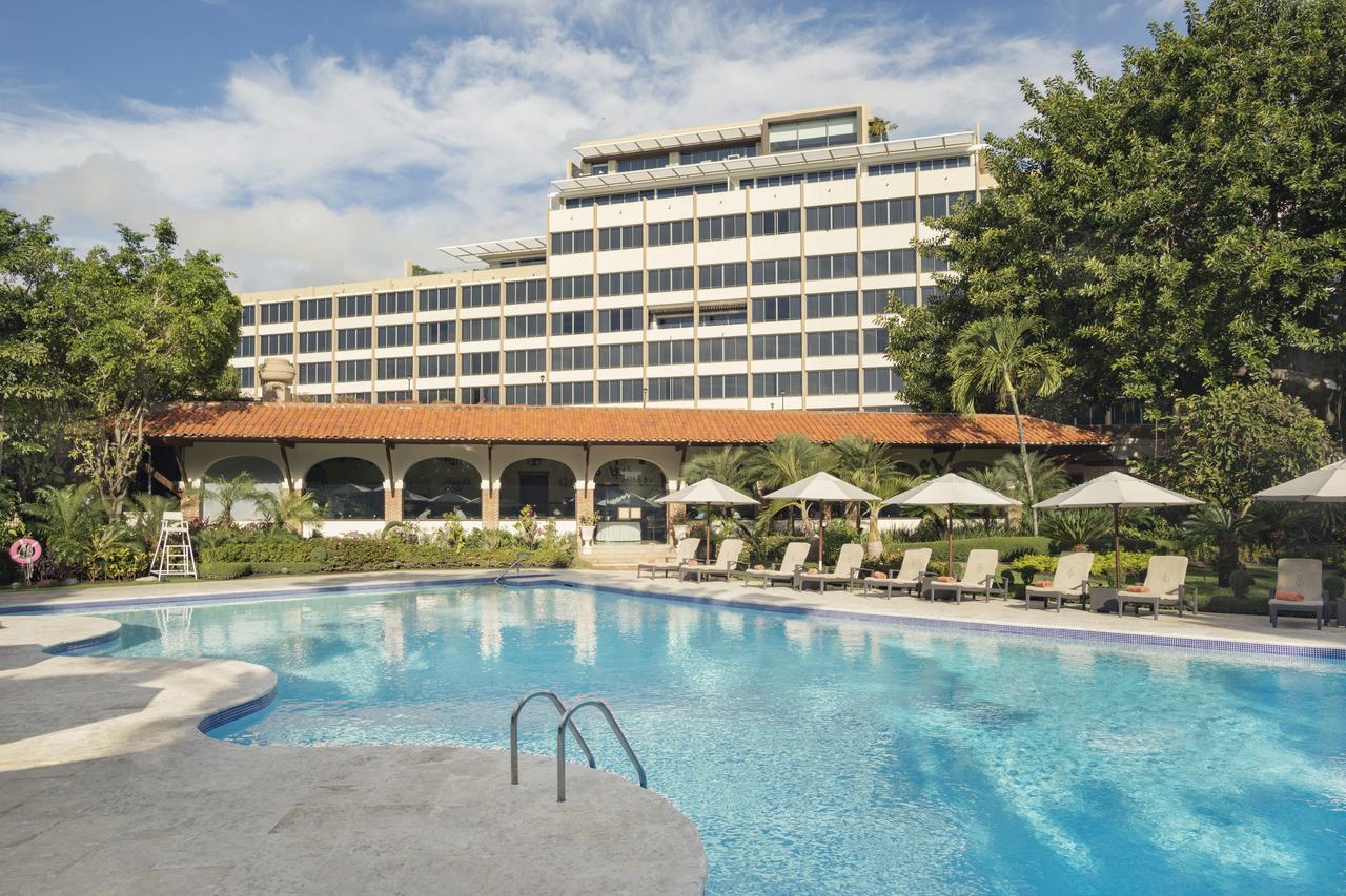 El Embajador, A Royal Hideaway Hotel Σάντο Ντομίγκο Εξωτερικό φωτογραφία The hotel's swimming pool