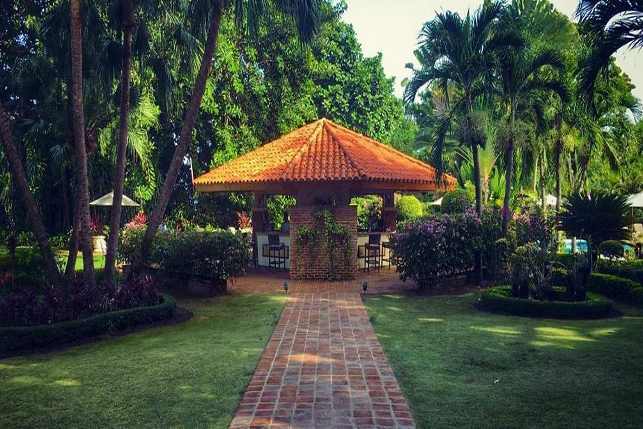 El Embajador, A Royal Hideaway Hotel Σάντο Ντομίγκο Εξωτερικό φωτογραφία The University of the Philippines Diliman