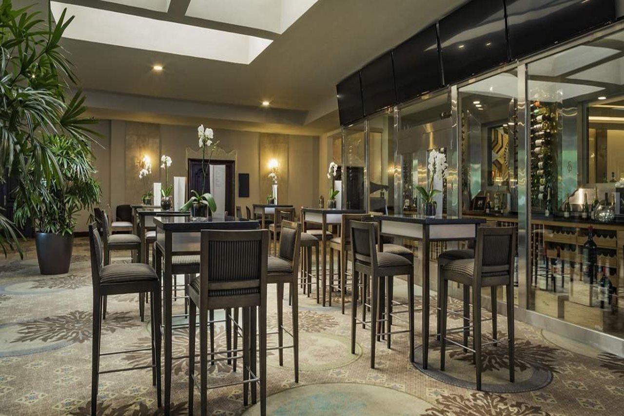 El Embajador, A Royal Hideaway Hotel Σάντο Ντομίγκο Εξωτερικό φωτογραφία The bar at the hotel