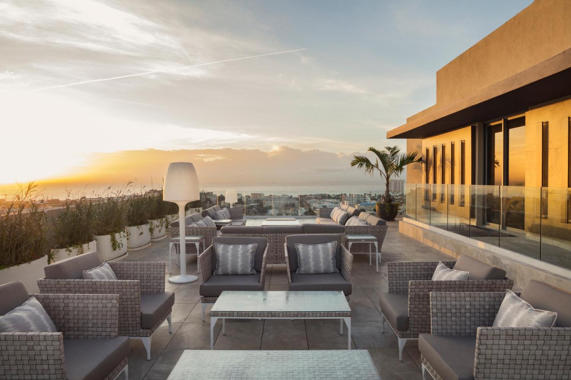 El Embajador, A Royal Hideaway Hotel Σάντο Ντομίγκο Εξωτερικό φωτογραφία The View Rooftop Bar